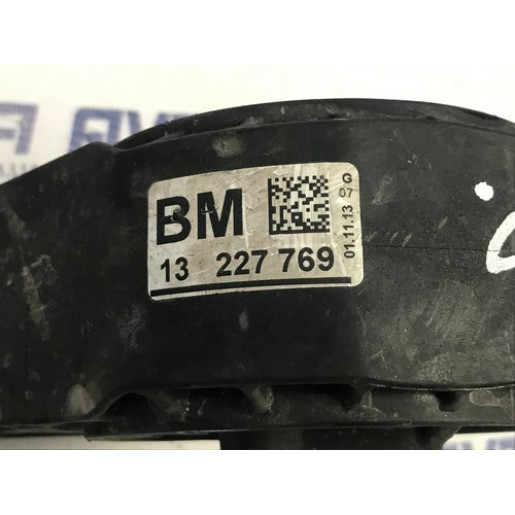 Подушка двигуна передня Opel Insignia 2008-2013 2.0 SIDI Turbo 13227769